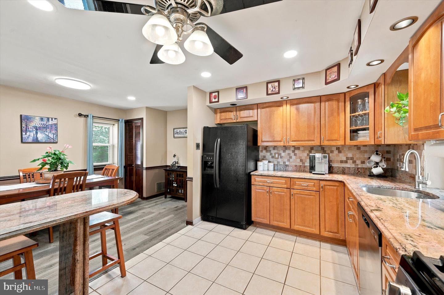 747 Surrey Road photo 12