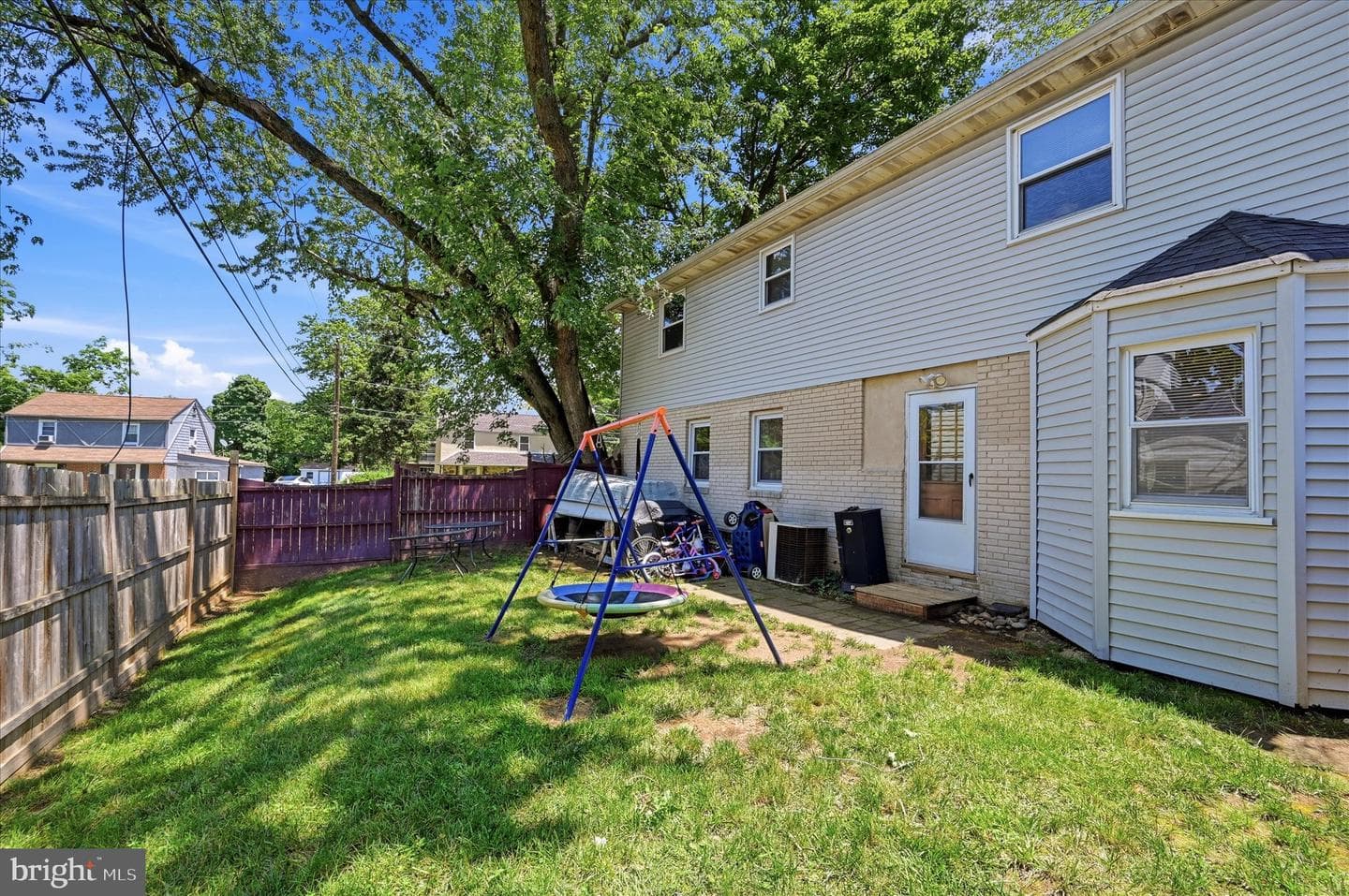 747 Surrey Road photo 24