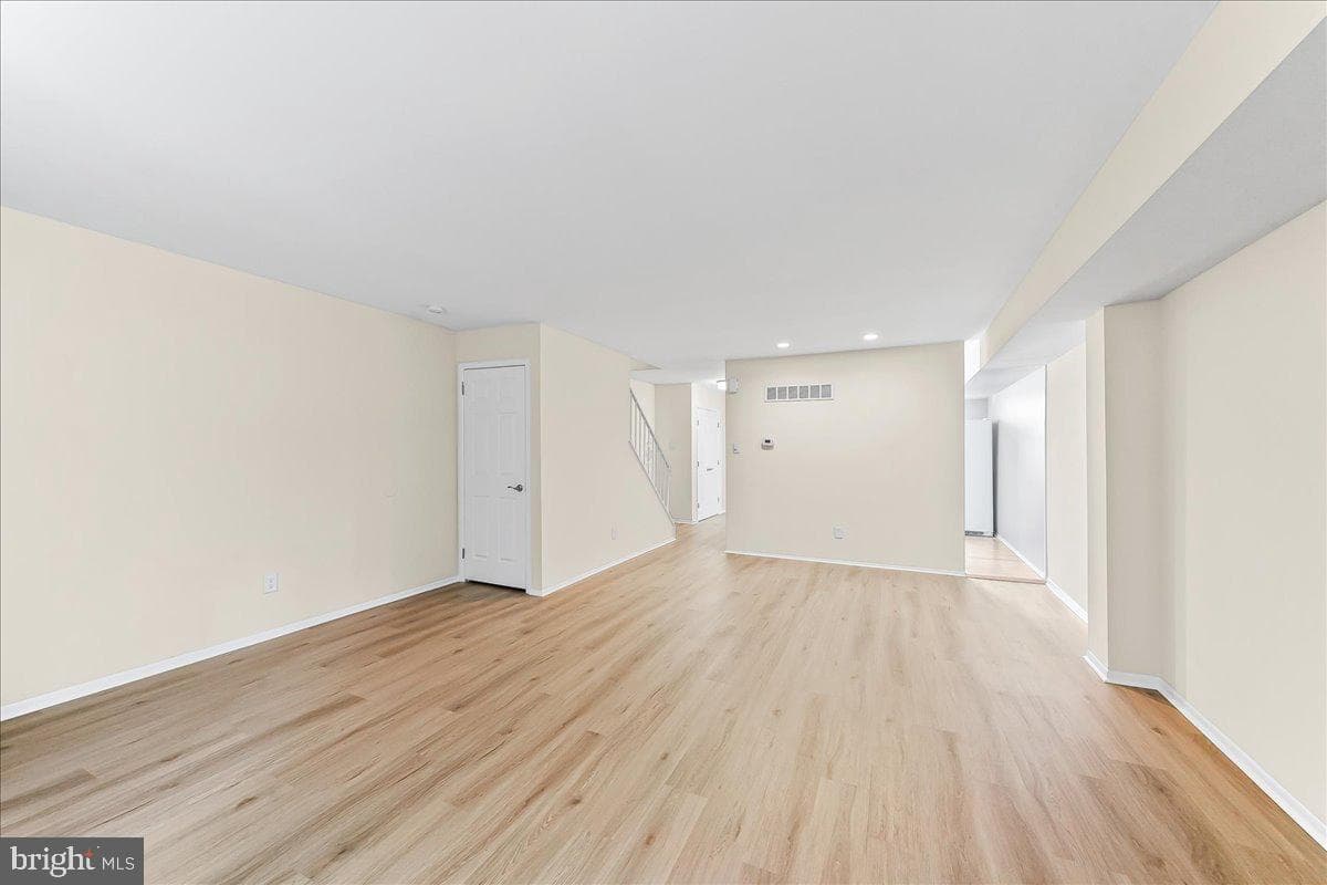 140 W Sixth Street photo 9