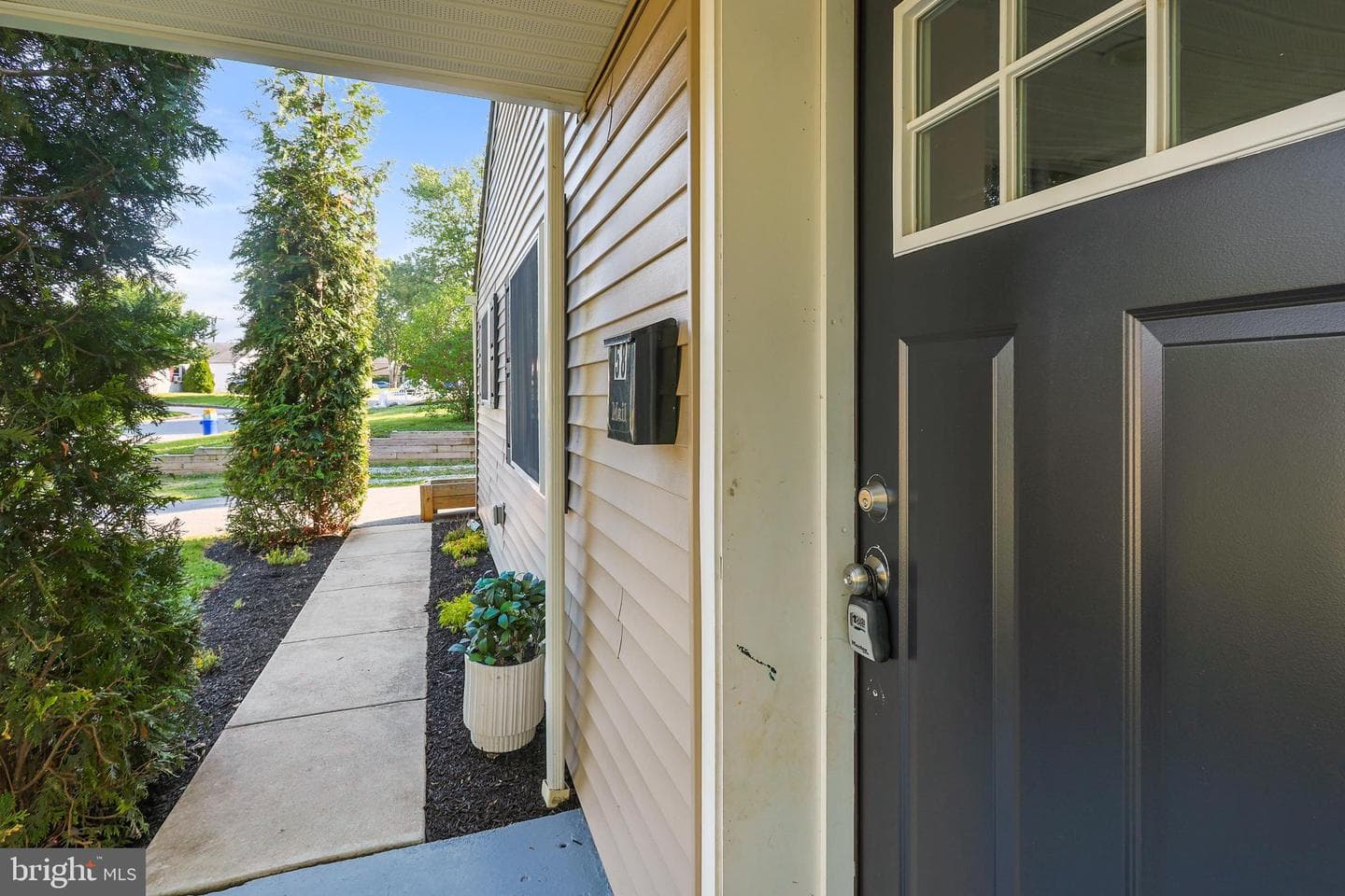 58 Florence Avenue photo 6