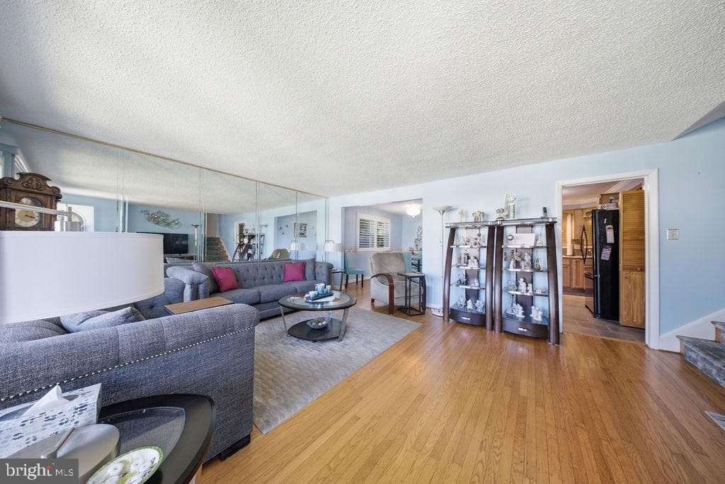 855 Rhoads Drive, Springfield