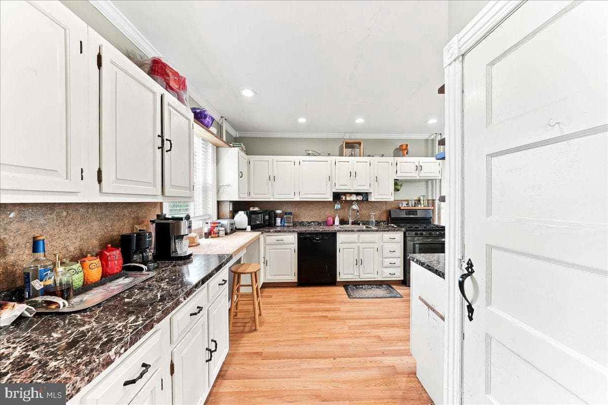 251 Burmont photo 10