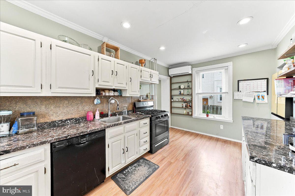 251 Burmont photo 11