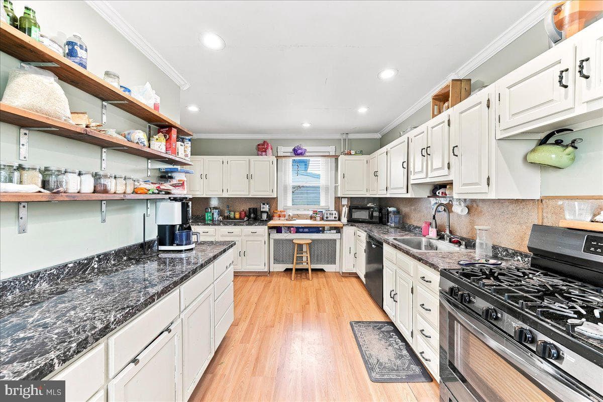 251 Burmont photo 12