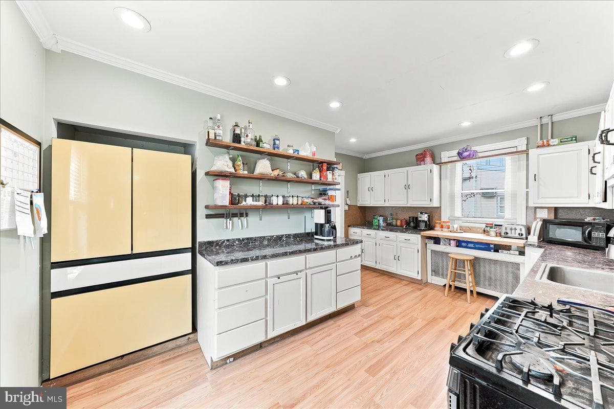 251 Burmont photo 13