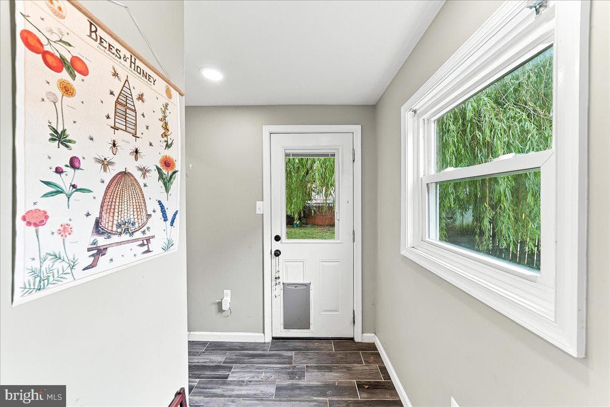 251 Burmont photo 14