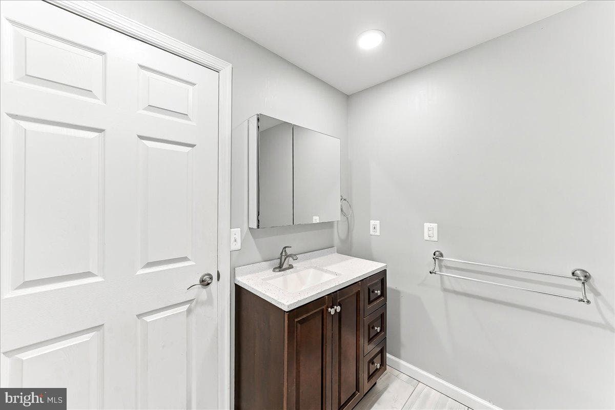 251 Burmont photo 16