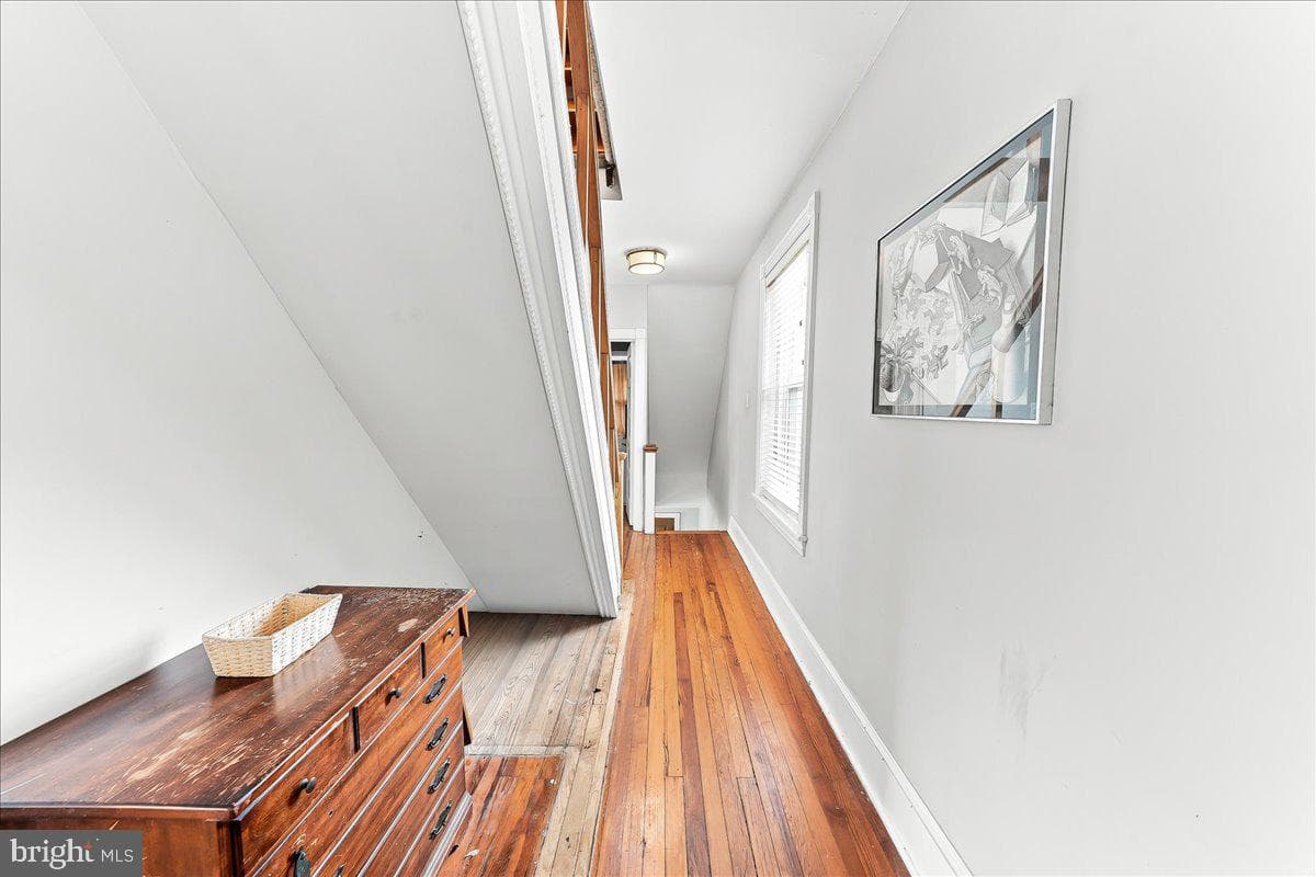 251 Burmont photo 17