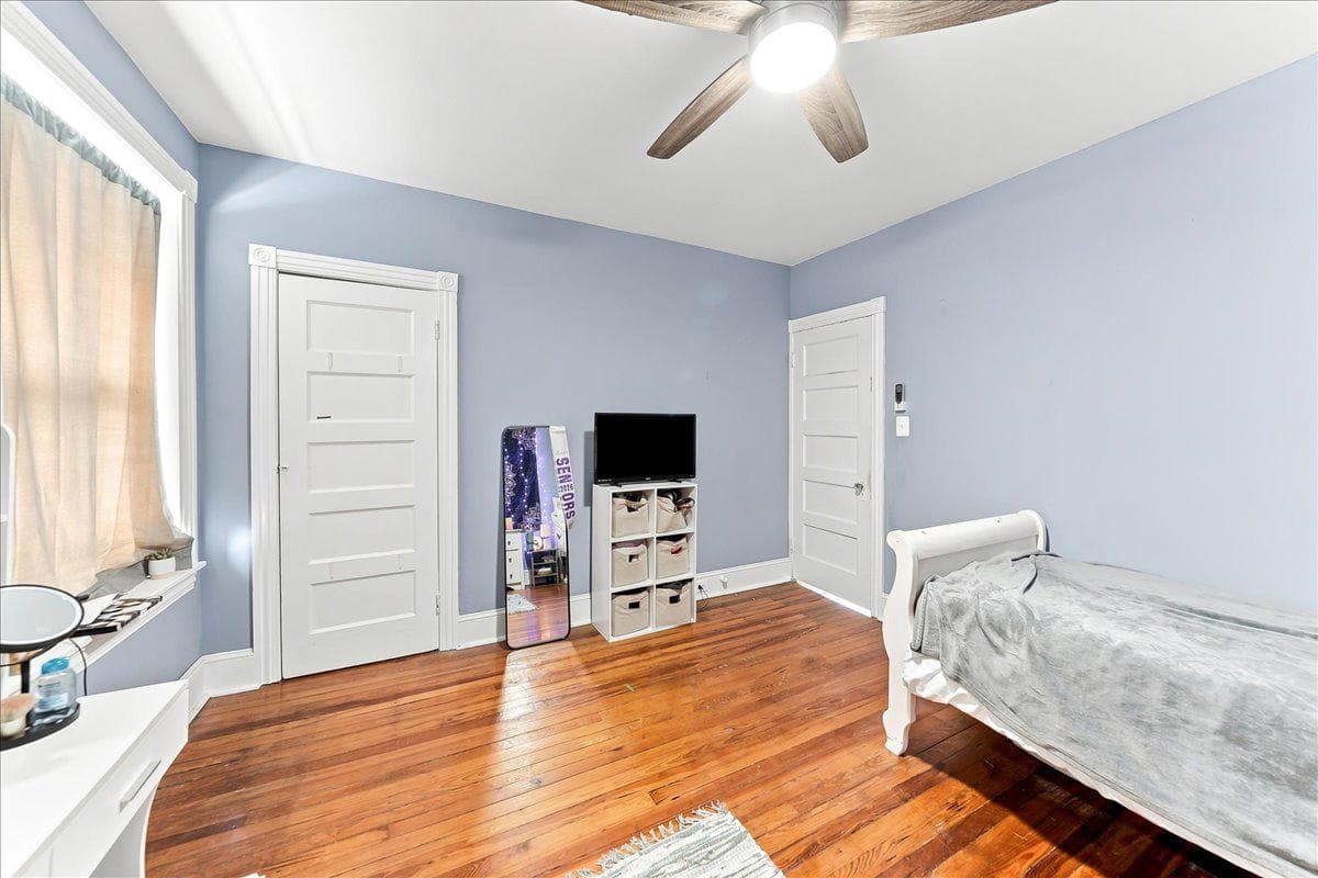 251 Burmont photo 20