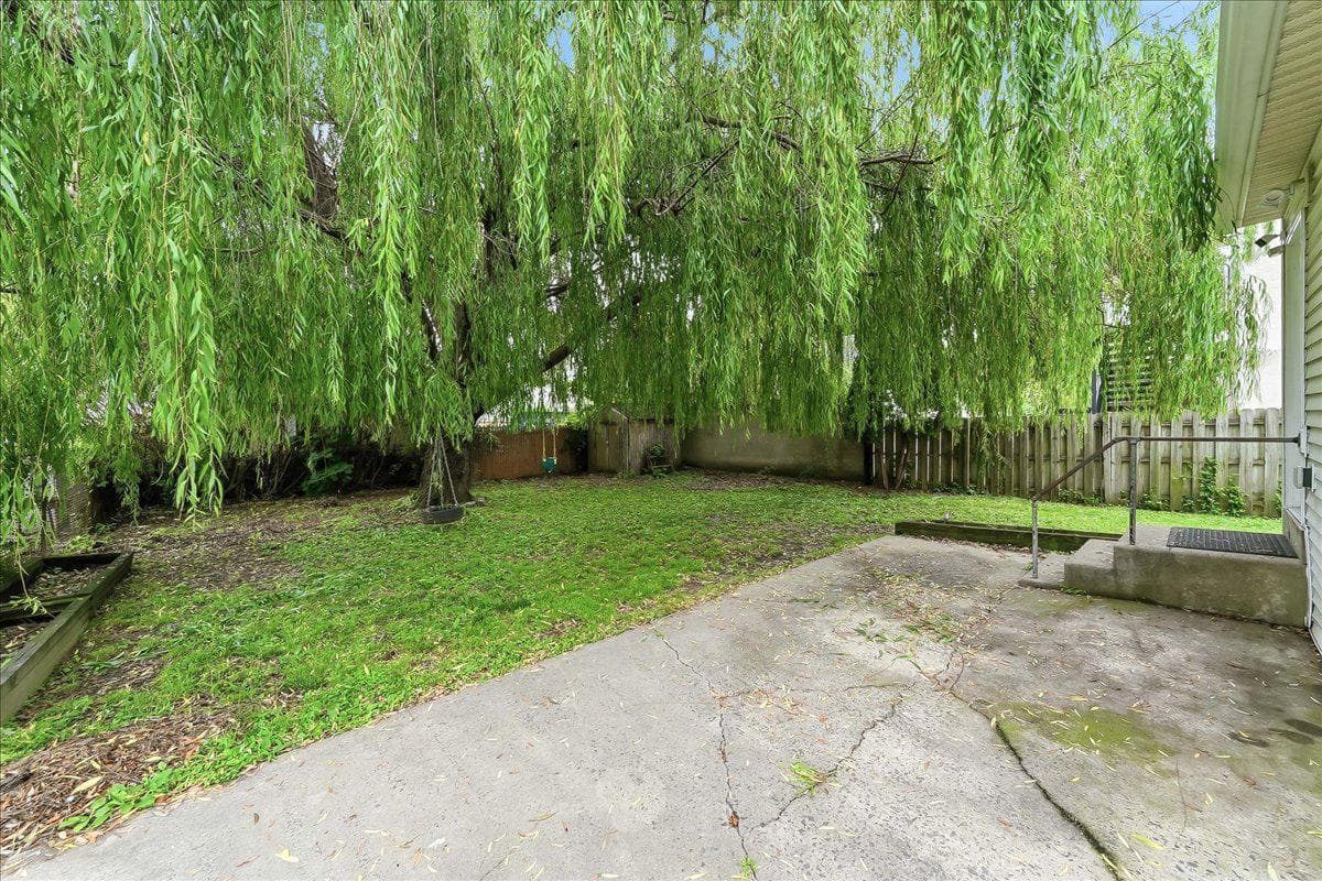 251 Burmont photo 26