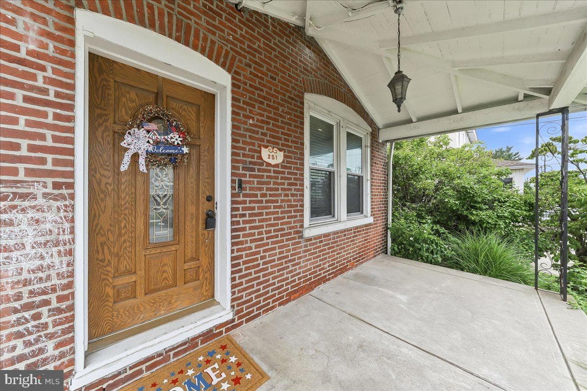 251 Burmont photo 3