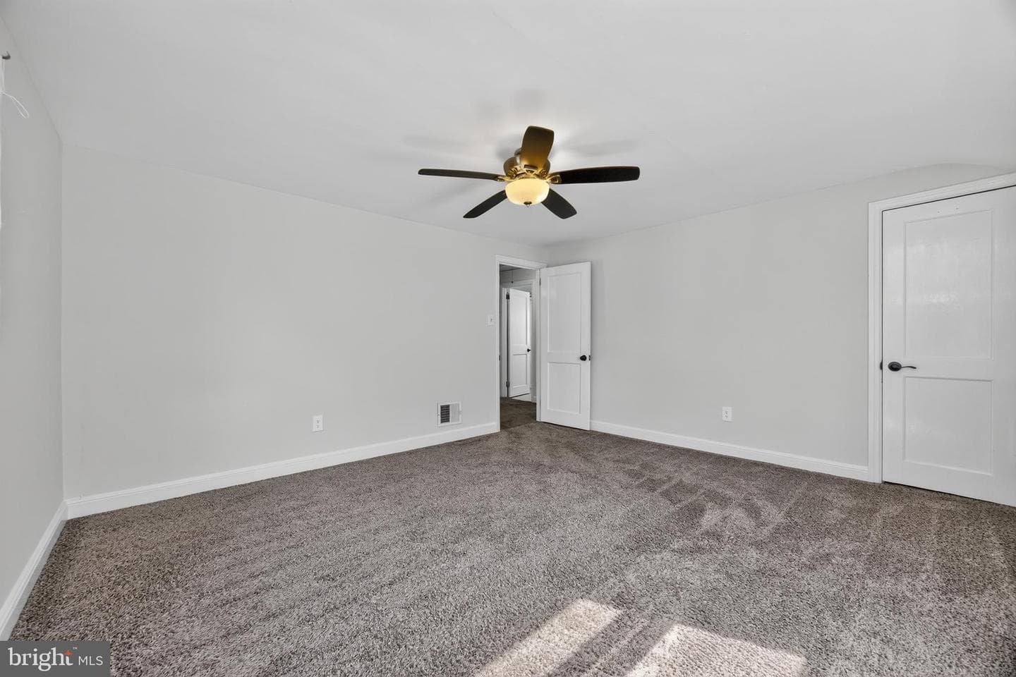 215 Ash Road photo 14