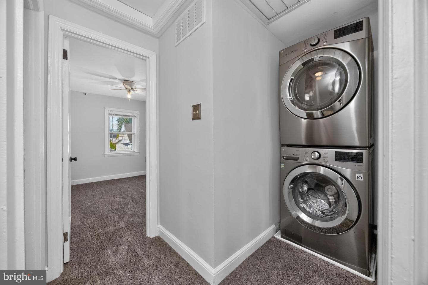 215 Ash Road photo 19