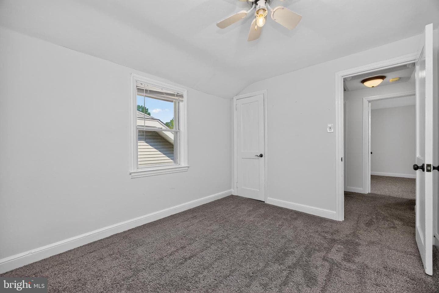 215 Ash Road photo 20