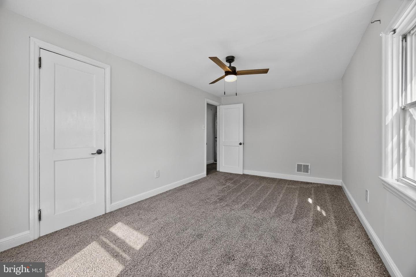 215 Ash Road photo 24