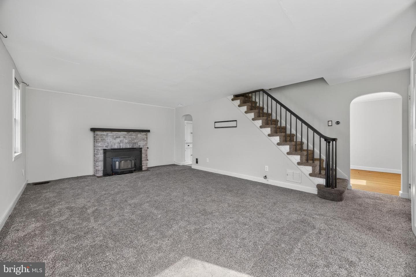 215 Ash Road photo 3