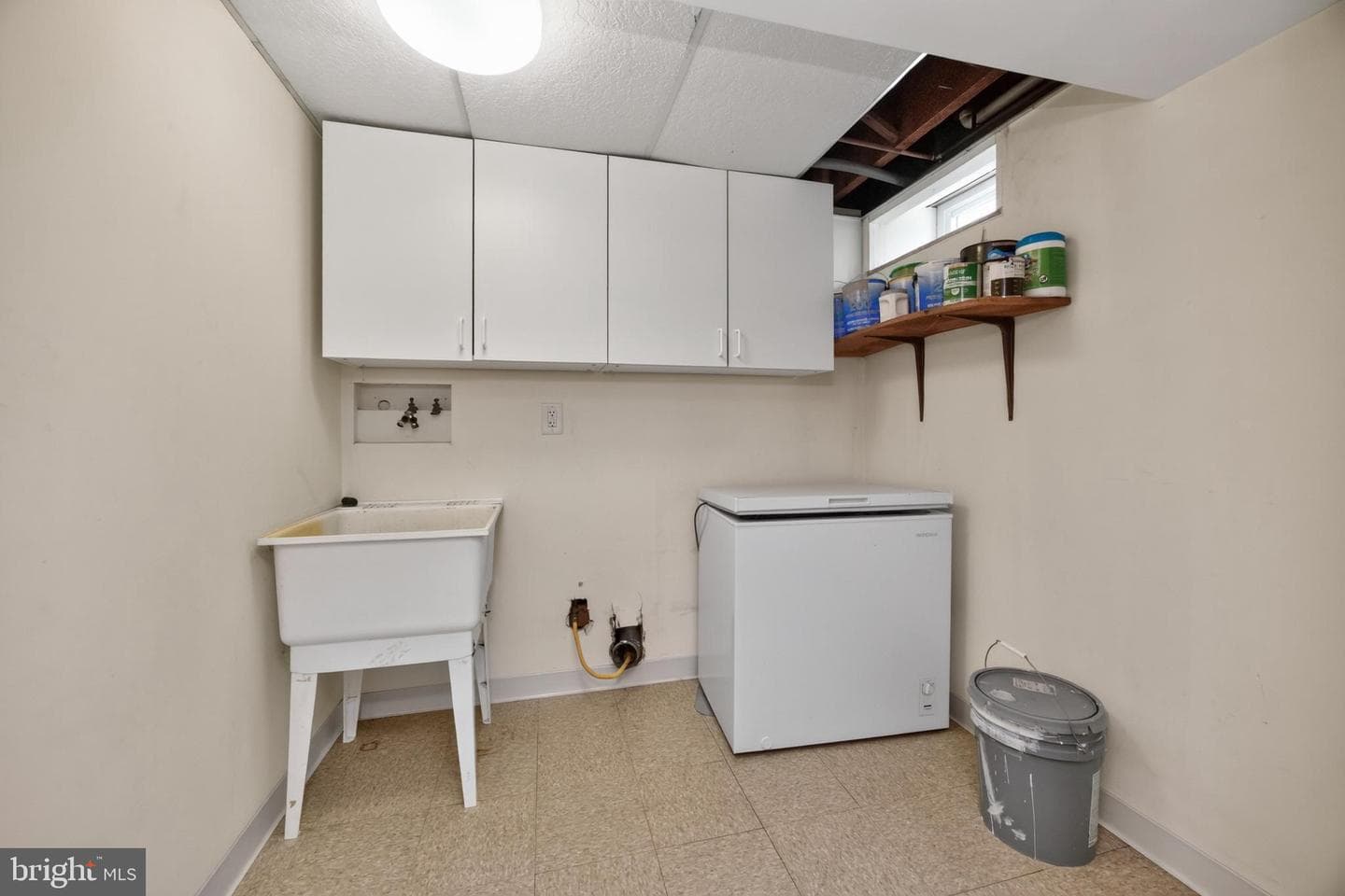 215 Ash Road photo 30