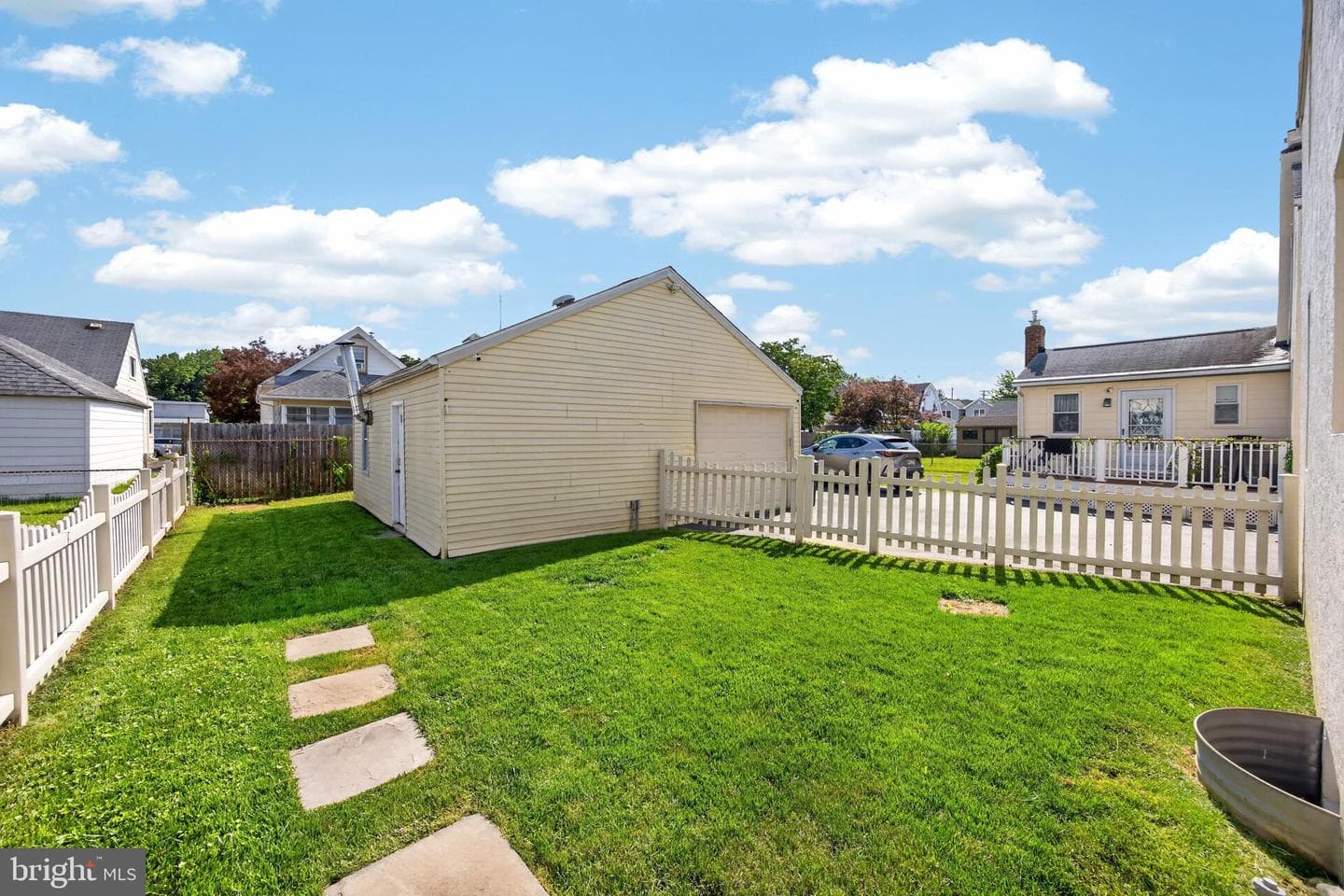 215 Ash Road photo 32