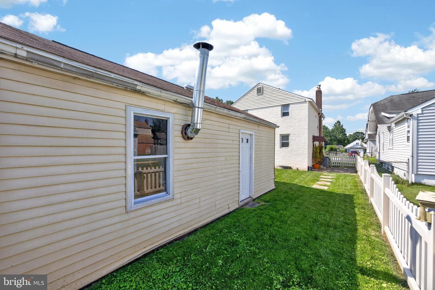 215 Ash Road photo 33