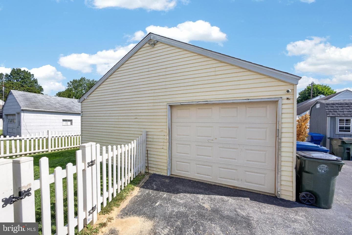 215 Ash Road photo 34