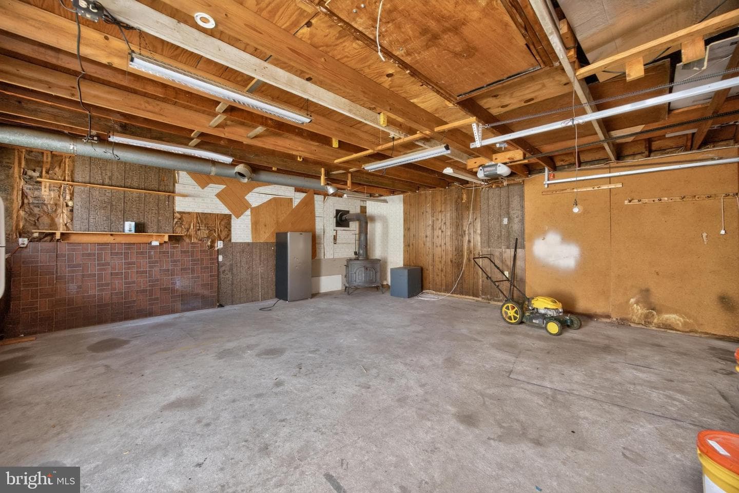 215 Ash Road photo 36