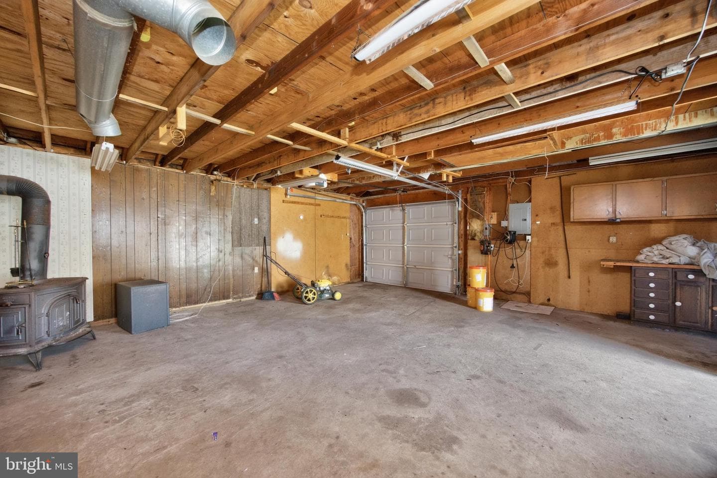 215 Ash Road photo 37