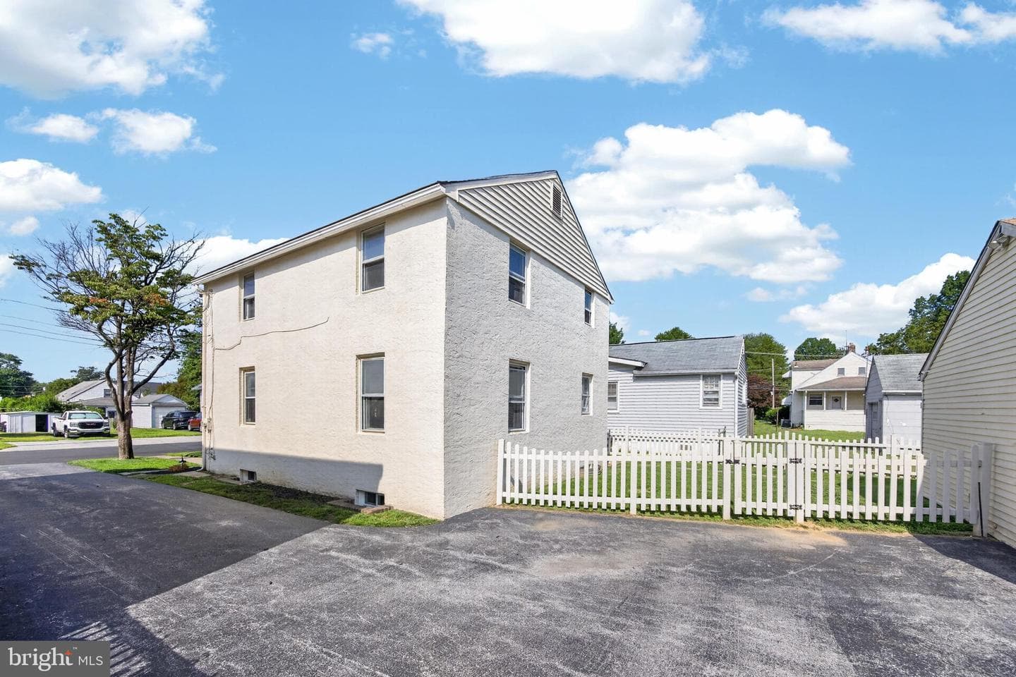 215 Ash Road photo 40