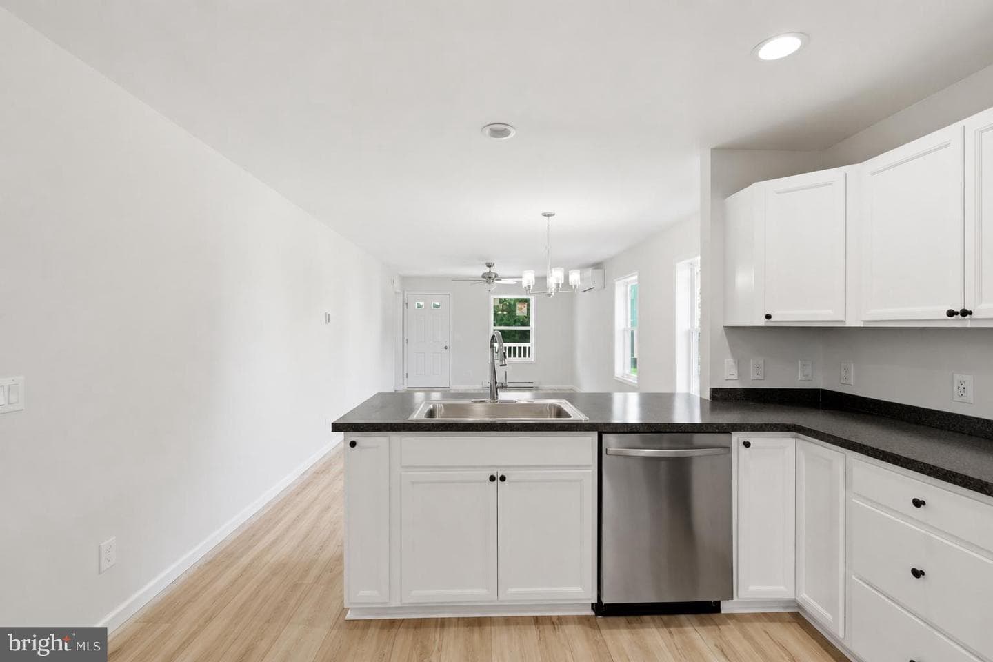 12 Market Lane photo 6