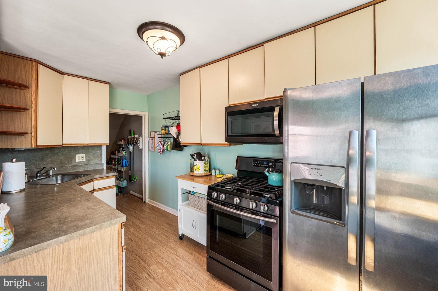 613 Michell Street photo 10