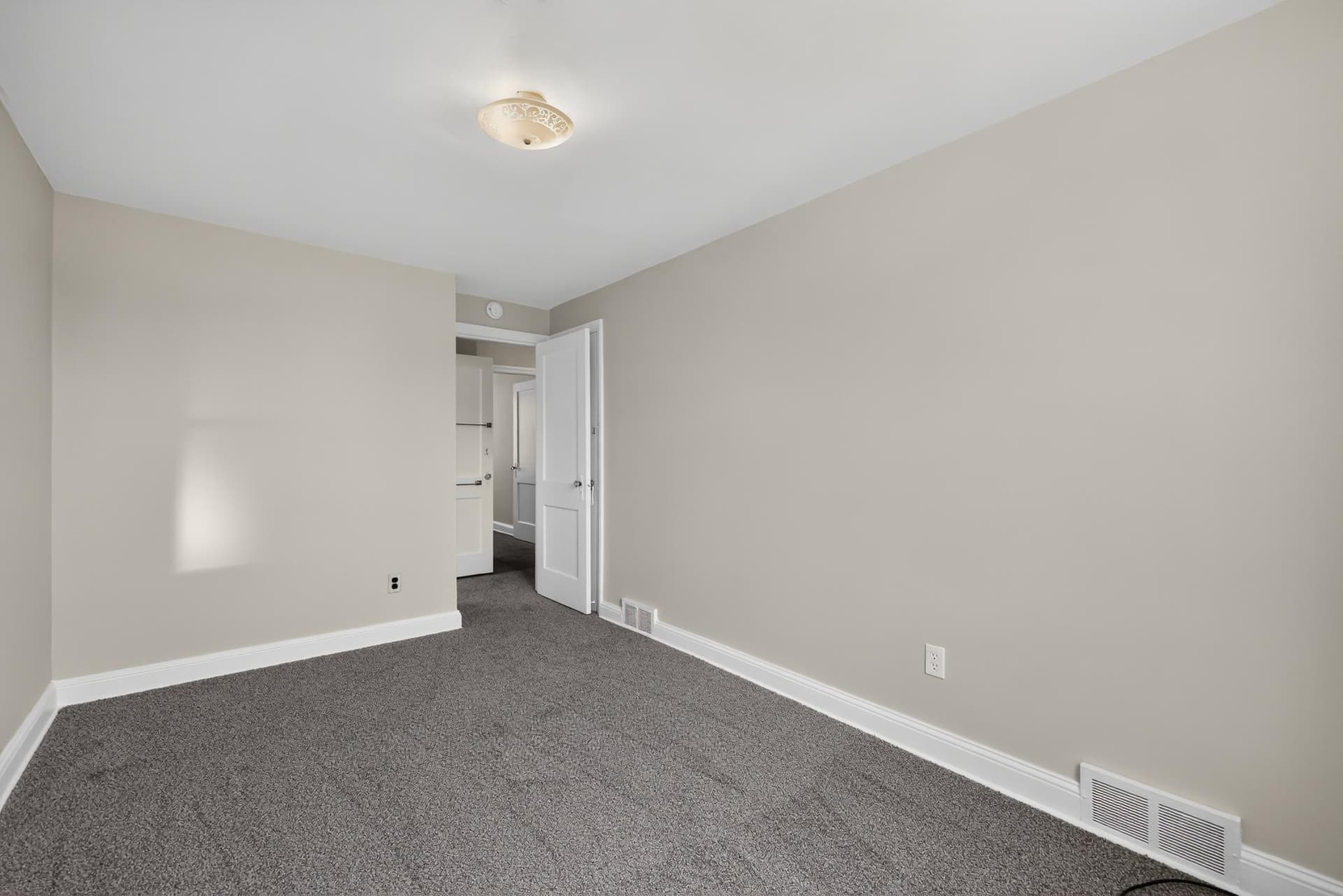 256 Cambridge Road photo 22