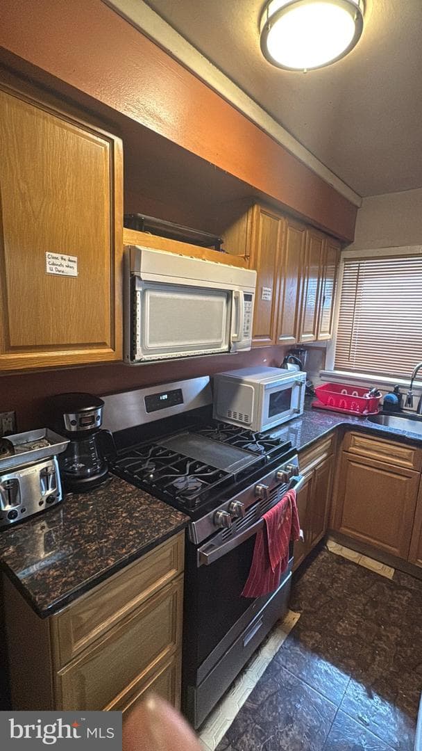 7029 Greenwood Avenue photo 3