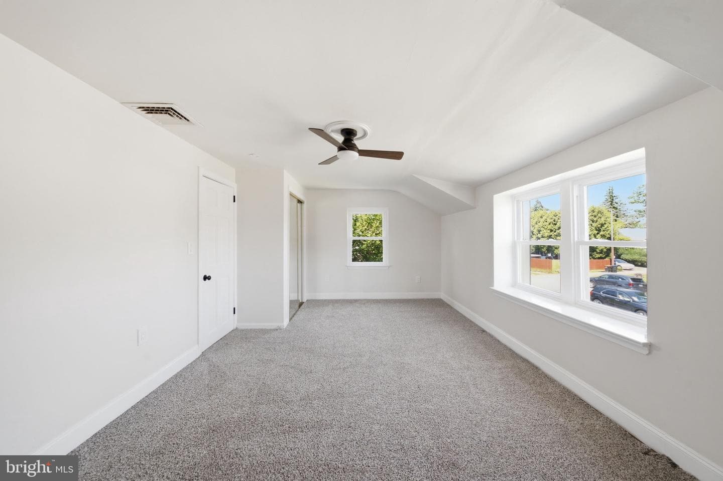 725 Irvington Place photo 11