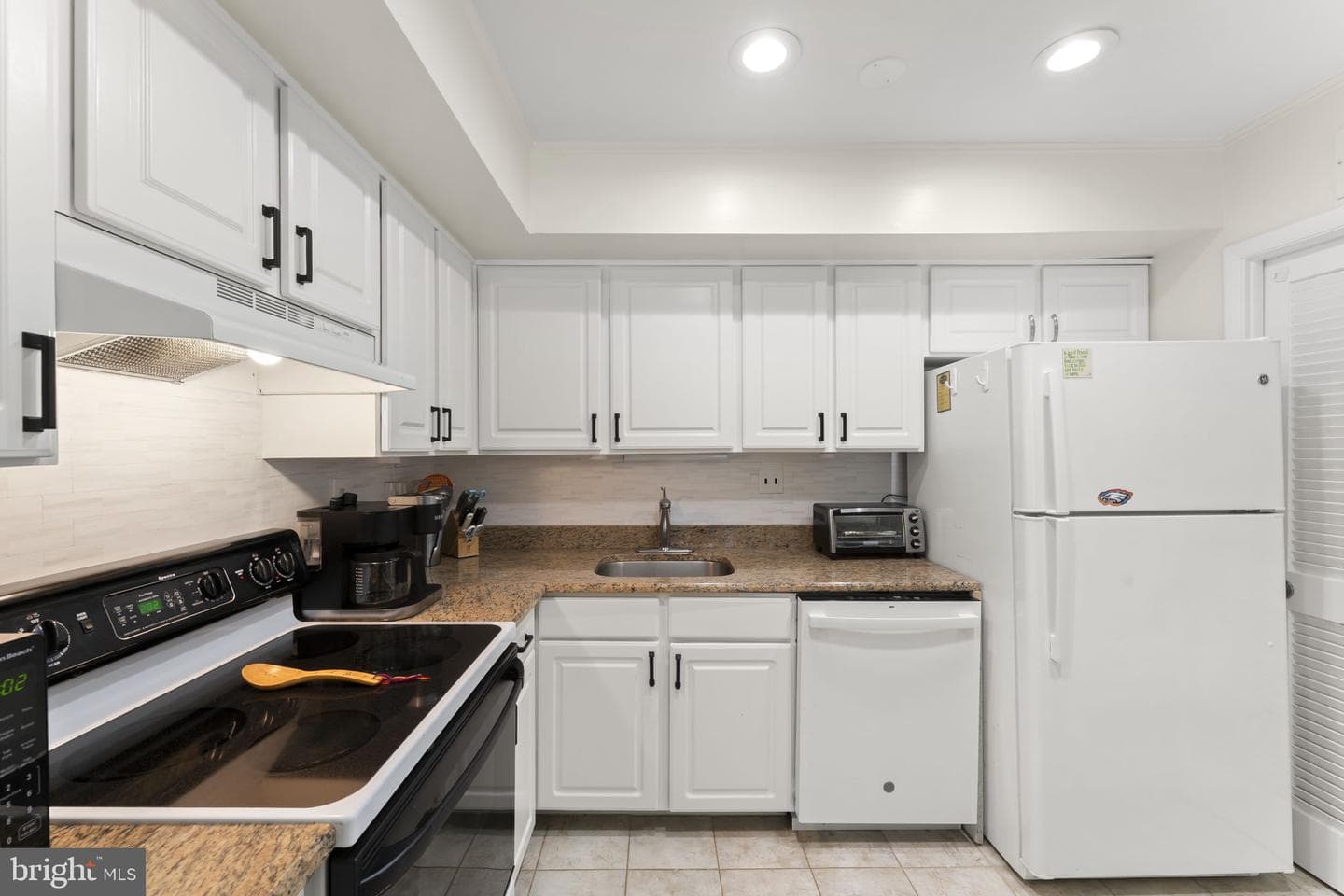 700 Ardmore Avenue #614 photo 10