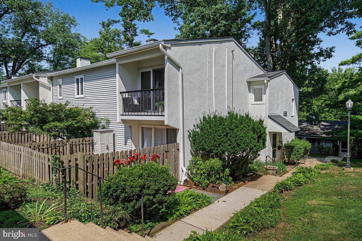 239 E Chelsea Circle photo 23