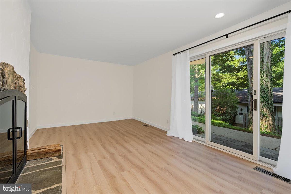239 E Chelsea Circle photo 6