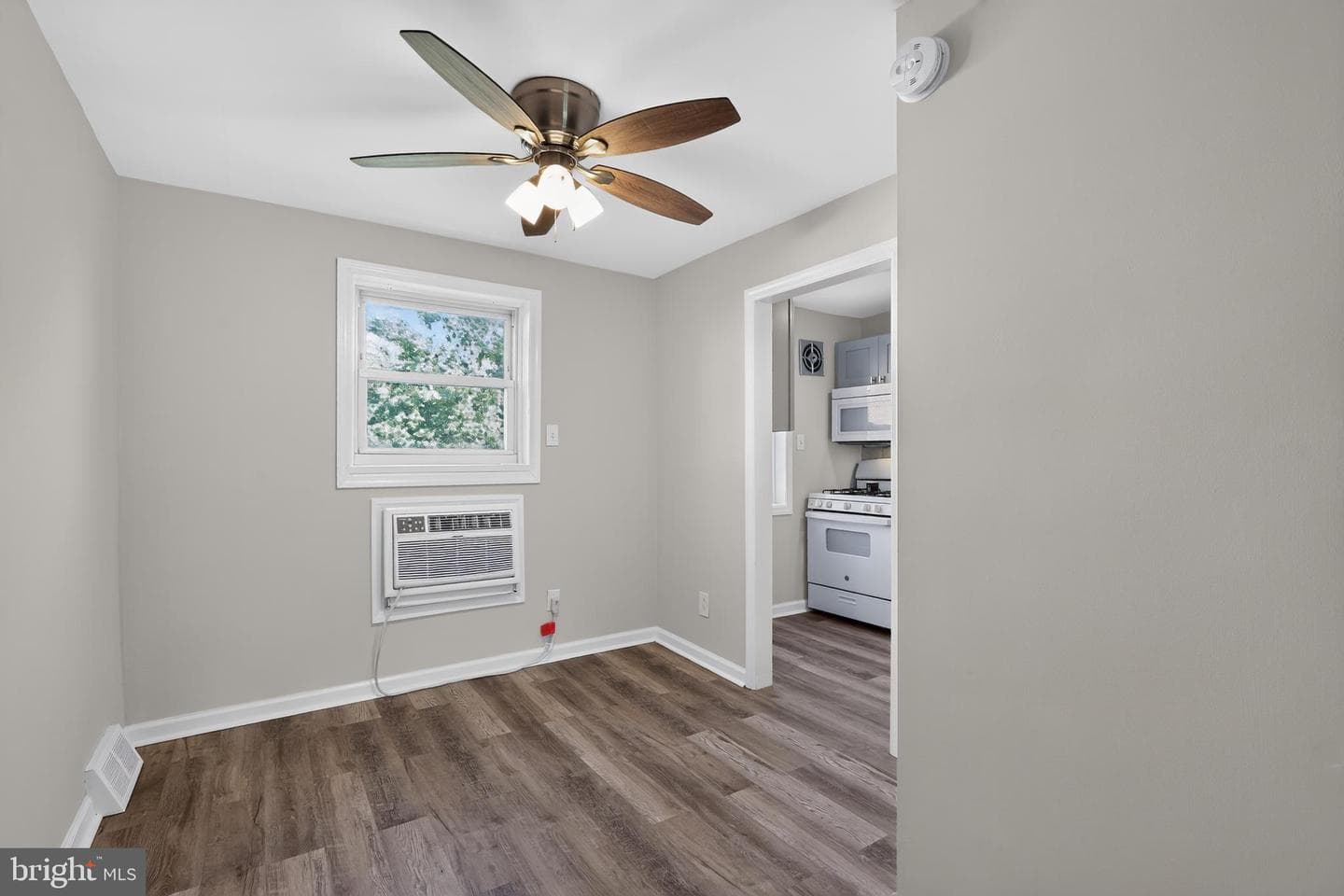 1937 Delmar Drive photo 10