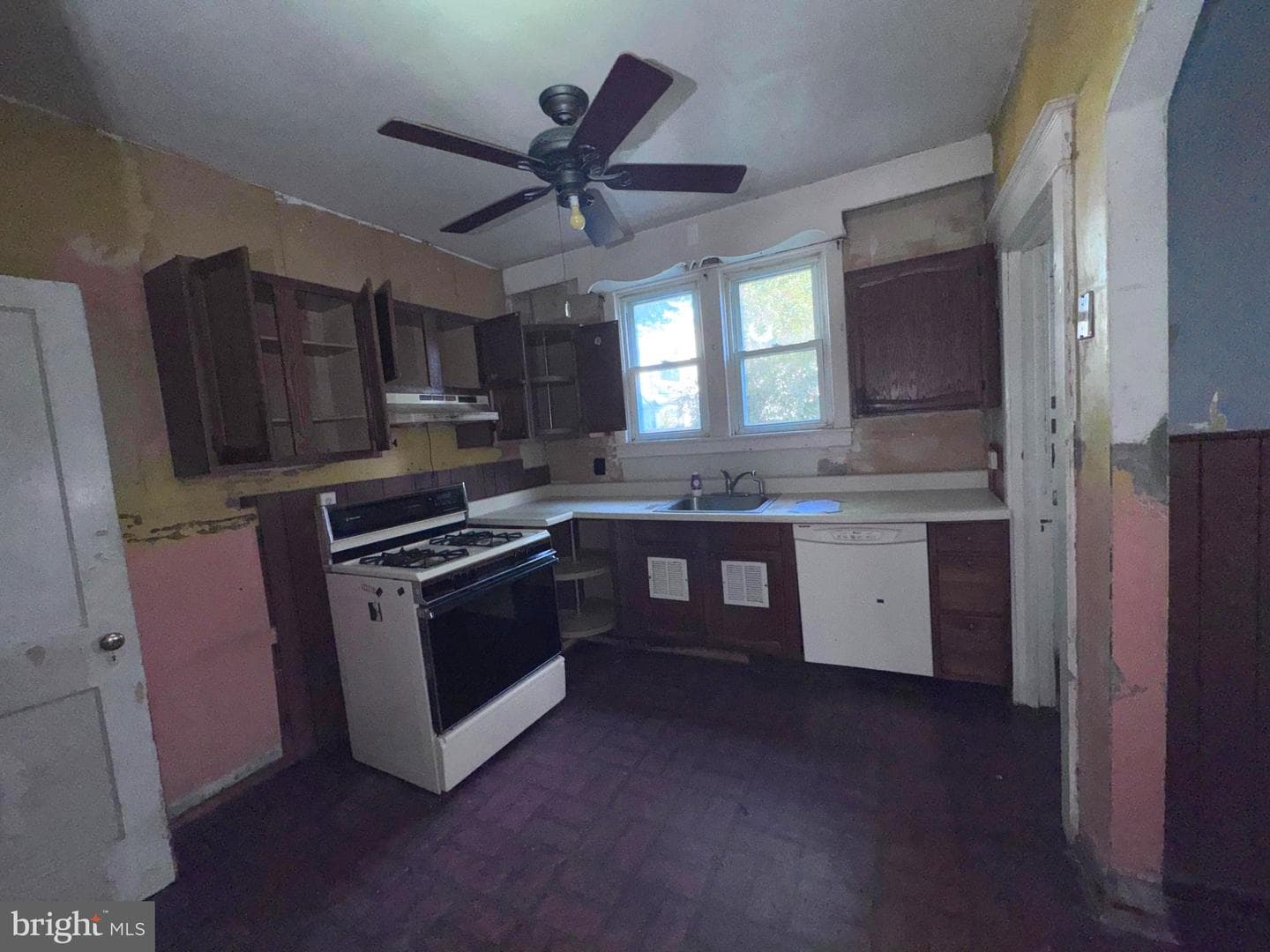 4025 Taylor Avenue photo 8