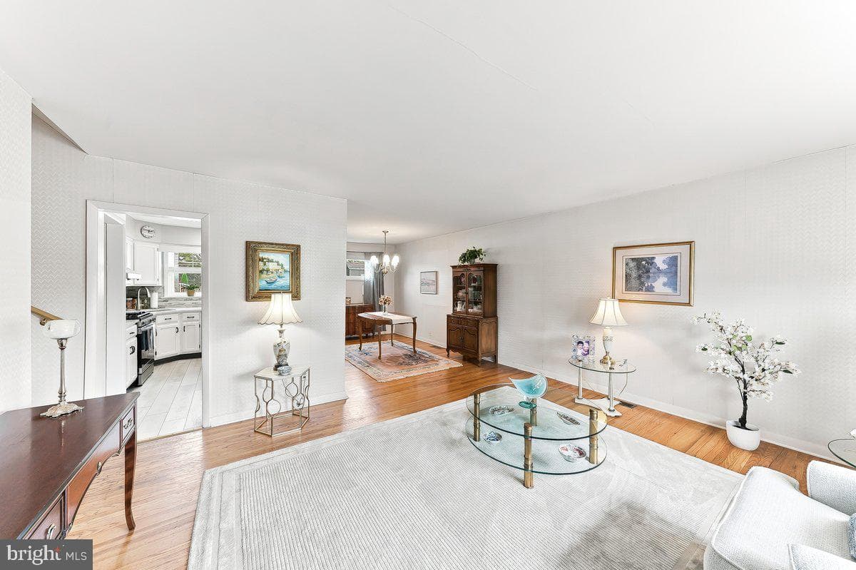 240 Talbot Drive photo 10