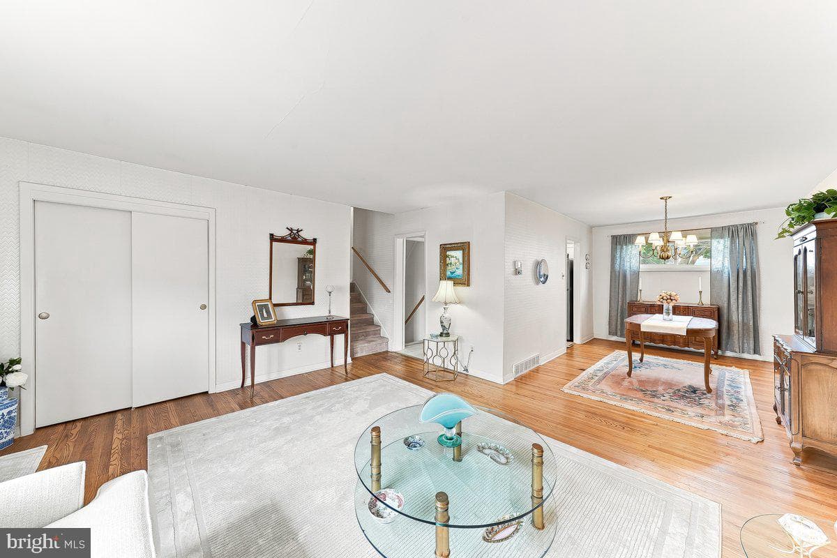 240 Talbot Drive photo 11