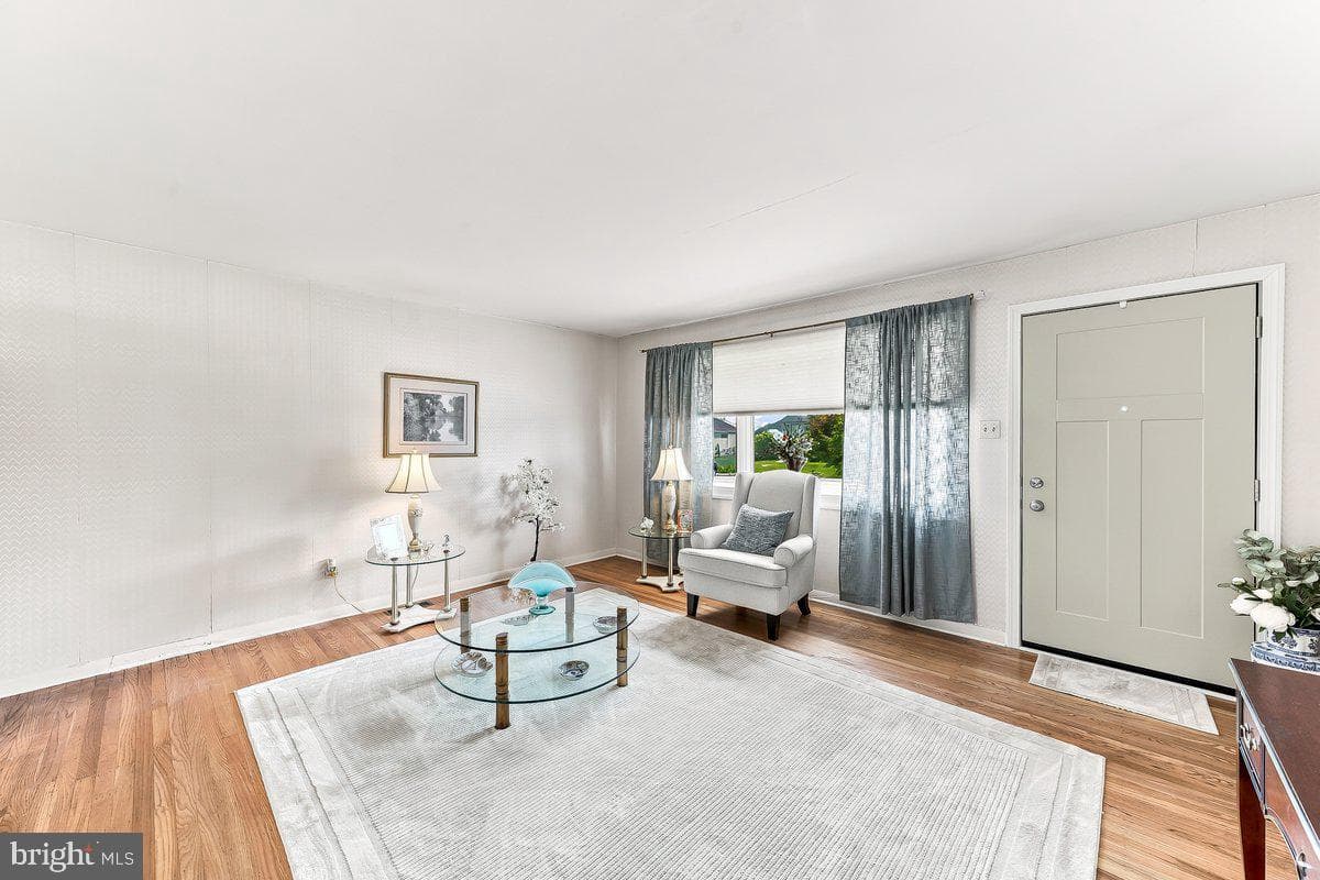 240 Talbot Drive photo 13