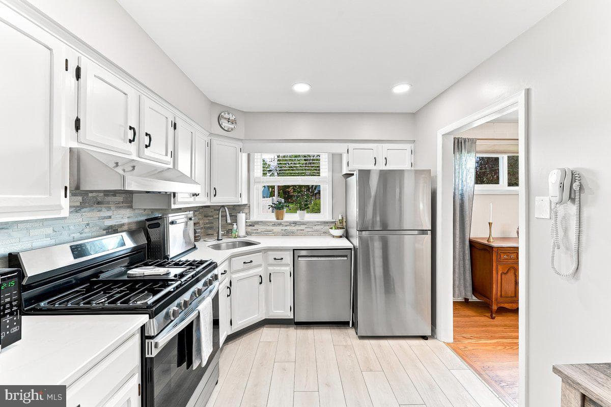 240 Talbot Drive photo 14