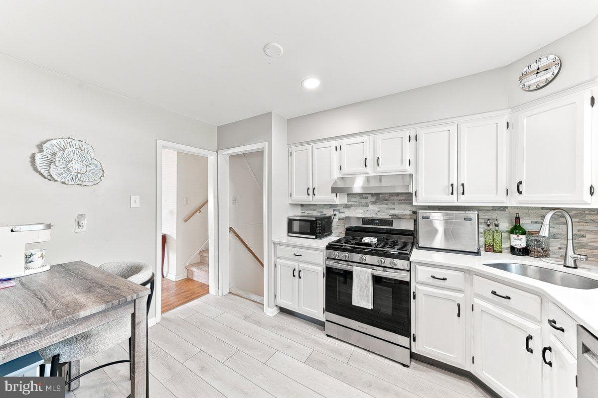 240 Talbot Drive photo 15