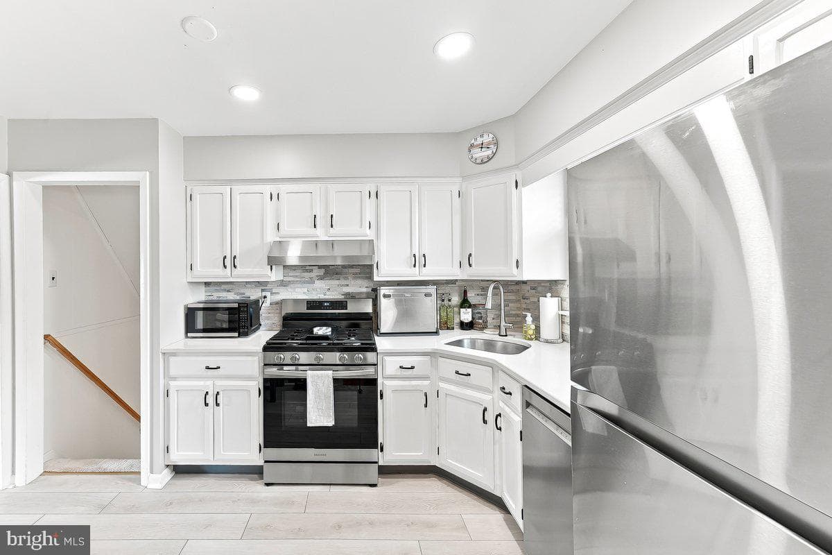 240 Talbot Drive photo 17