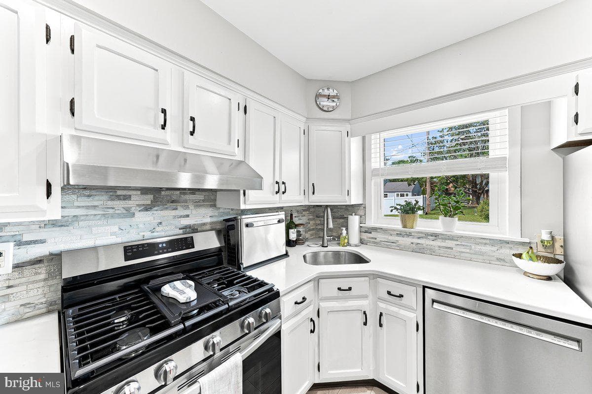 240 Talbot Drive photo 18