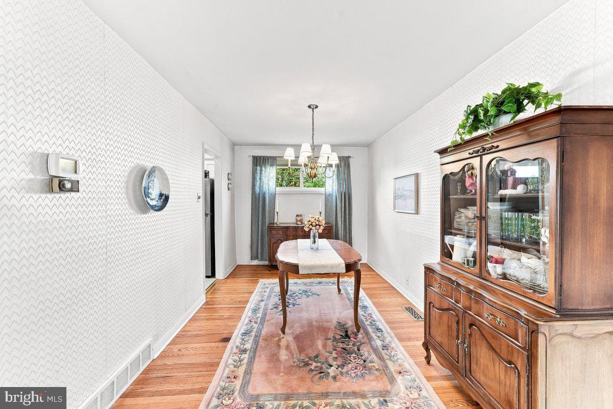 240 Talbot Drive photo 20