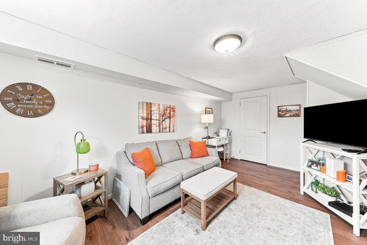 240 Talbot Drive photo 22
