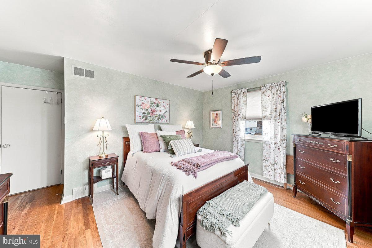 240 Talbot Drive photo 23