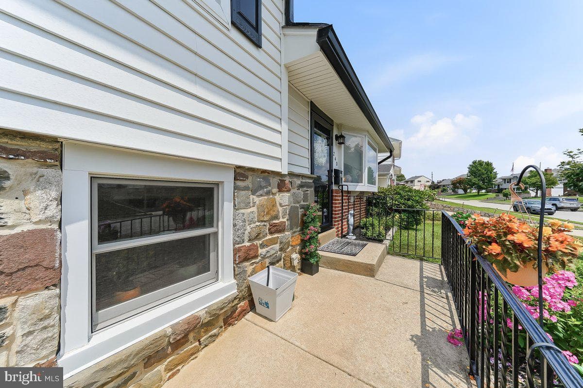 240 Talbot Drive photo 9
