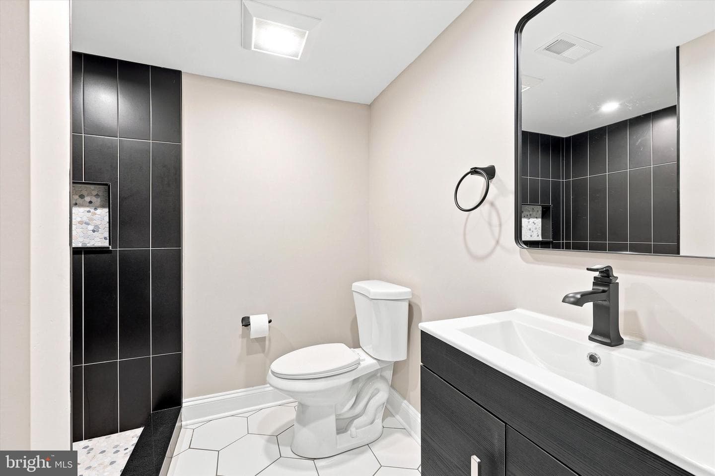 205 W Washington Avenue photo 14