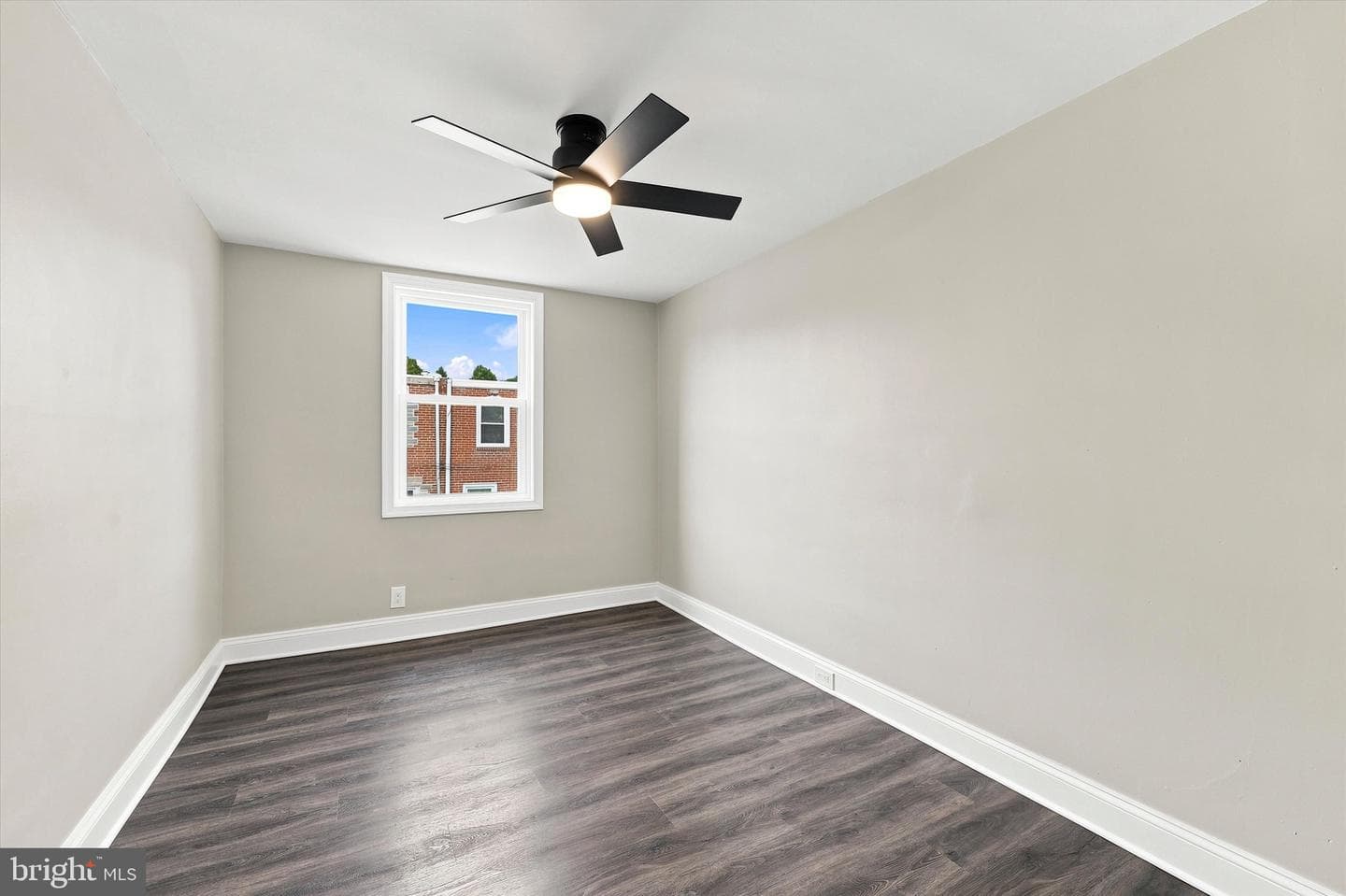 205 W Washington Avenue photo 7